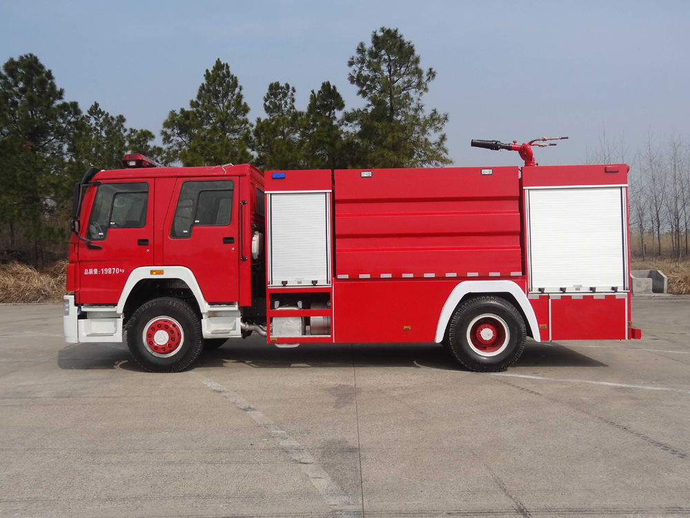 HOWO foam fire truck 5