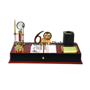Factory Supply Wood Office Calendar Set With Pen Holder For 60 Year Souvenirs