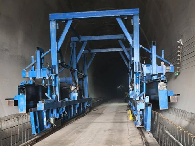 Chariot de coffrage en acier de construction en béton de tunnel interne