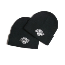 fashion style winter knitted hat with embroidered label