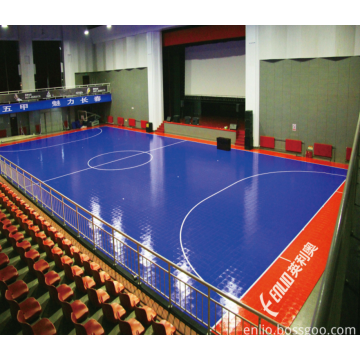 Dalles plates modulables en interlock pour terrain de futsal