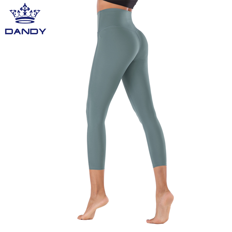 training leggings with pockets