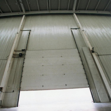 Puertas de garaje seccionales industriales.