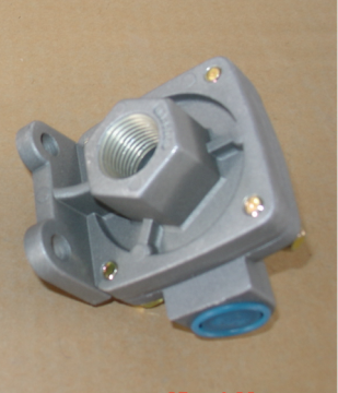 Tractor quick release valves