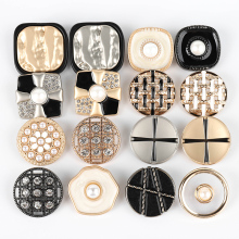 Customized High Quality Luxury Coat Buttons: Embossed Ewing Accessories in Zinc Alloy