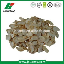 Dehydrated garlic flakes