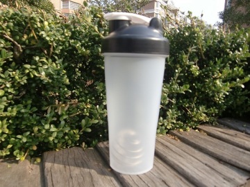 600ML SHAKER BOTTLE WITH BLENDER BALL