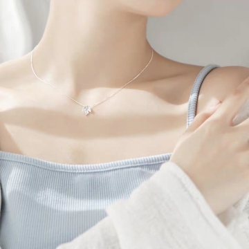 Simple Pure Silver Maple Leaf Necklace