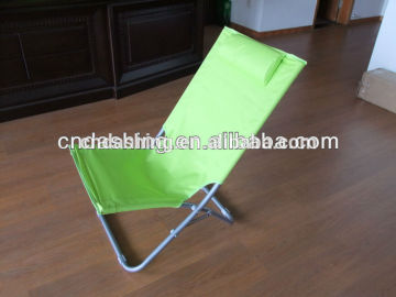 Lightweight folding beach lounge chair