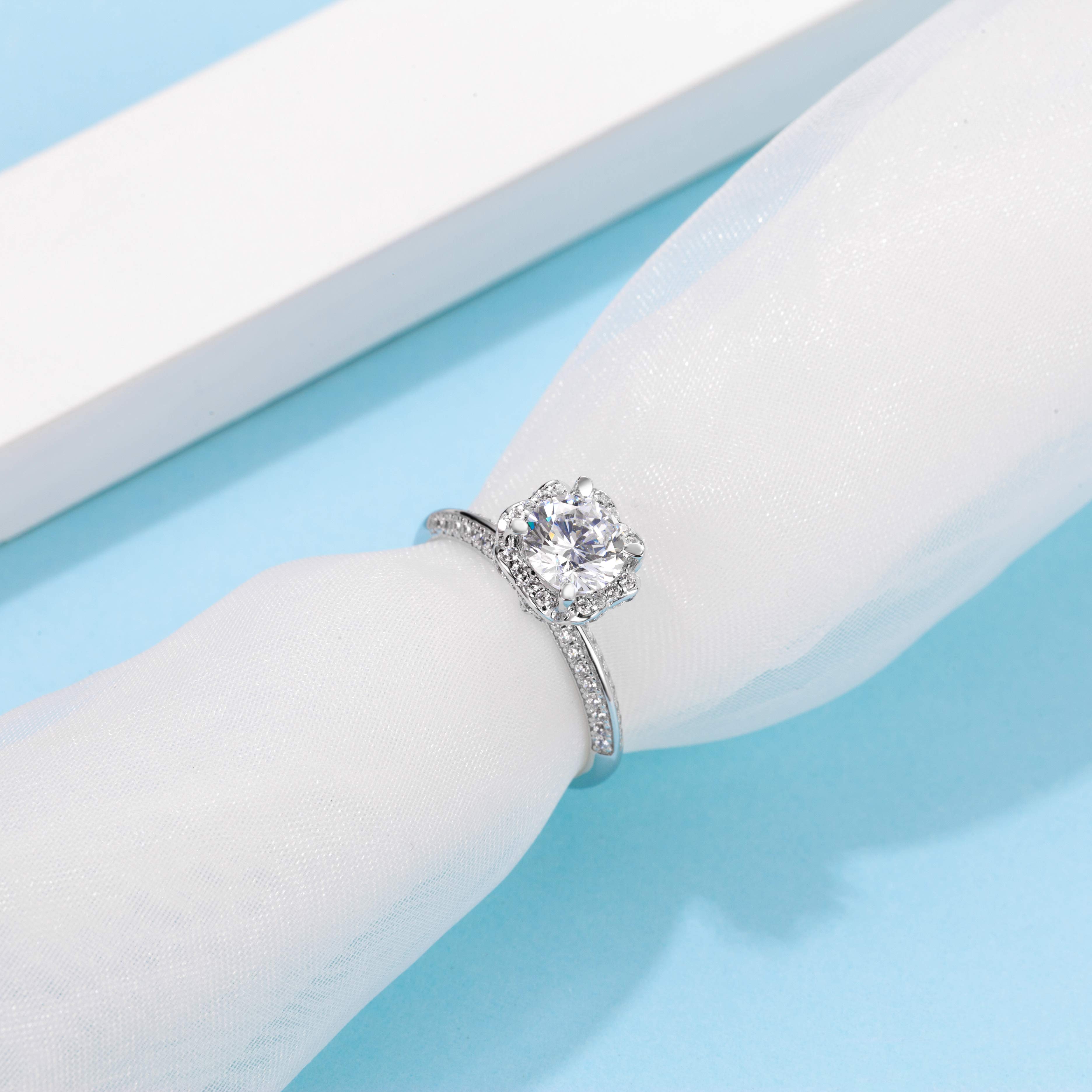 Classic Luxury  Ring Moissanite Jewelry Four Prong Diamond Set in 925  Pure Silver Square Holder  With Good Quality