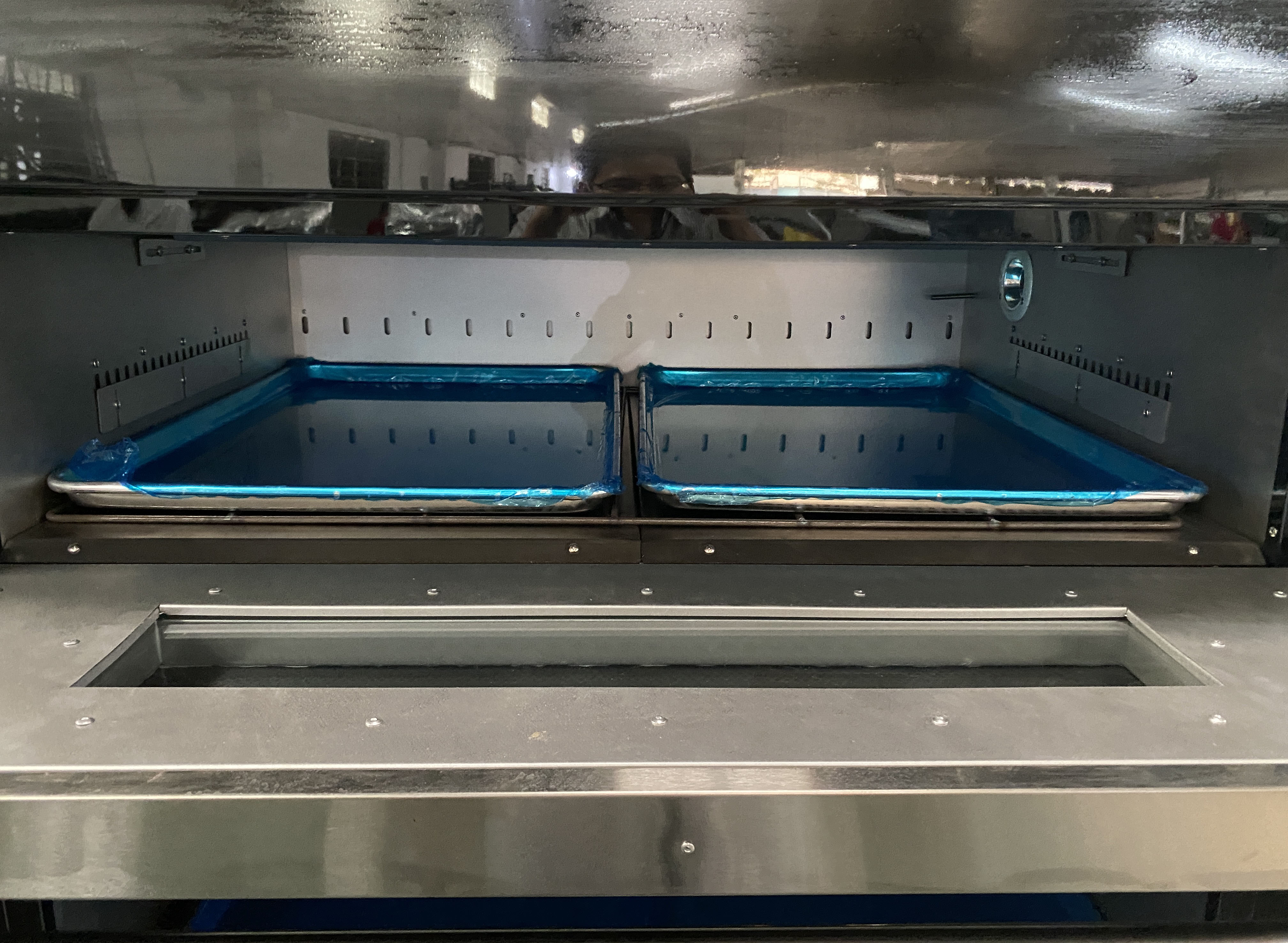 Computer Controller 2 Deck 4 Tray Gas Bread Baking Oven Bakery Machine Kitchen Equipment with Tray Size 46*66 (YFB46-204GC)