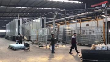 rhombus diamond-shaped chain link mesh fence