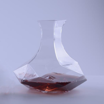 Geo-Weinglas-Set in einzigartiger Form