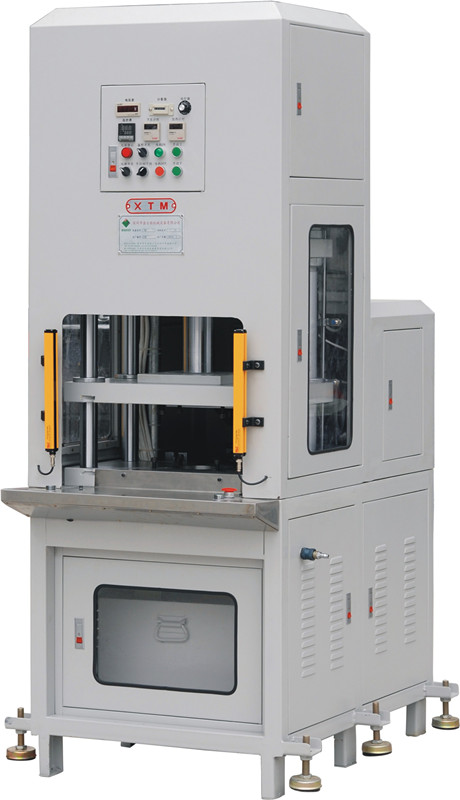 Сервагарачы прэс з чатырма калонкамі Four Column Servo Hot Press