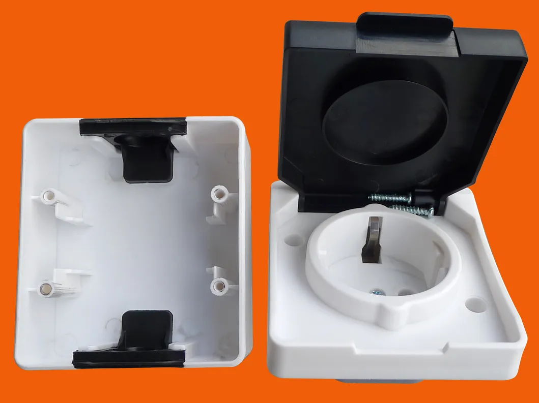 Single-Gang Socket with Grounding for Outdoor Installation 16A IP54