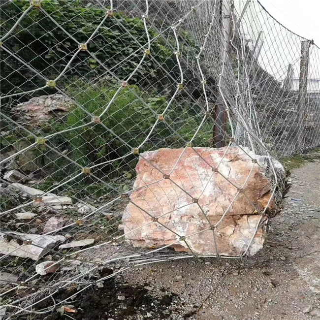 YQ Curvy Welded Wire Mesh Fence /3D Welded Fence Panel Factory Price