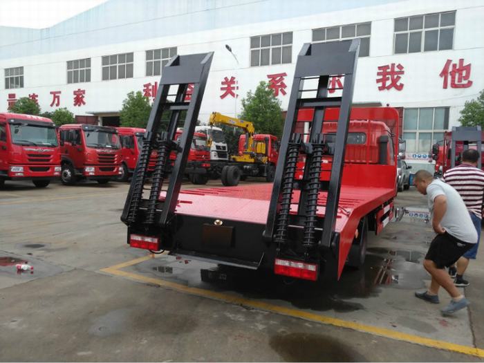 Dongfeng Euro5 Truck Head Bed Flat Drow Truck Truck