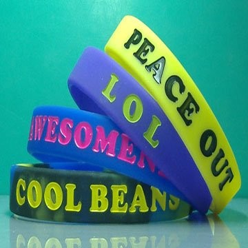 Custom High Quality Promotional New Design Debossed Ink Filled Silicone Rubber Bracelets