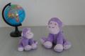 Madre y el niño mono travieso púrpura juguetes de la felpa