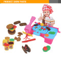 Anak-anak lucu berpura-pura BBQ bermain adonan Set