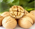 Gred pertama walnut di shell cahaya besar keping