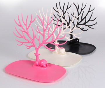 Fashion store with high quality organize jewelry.