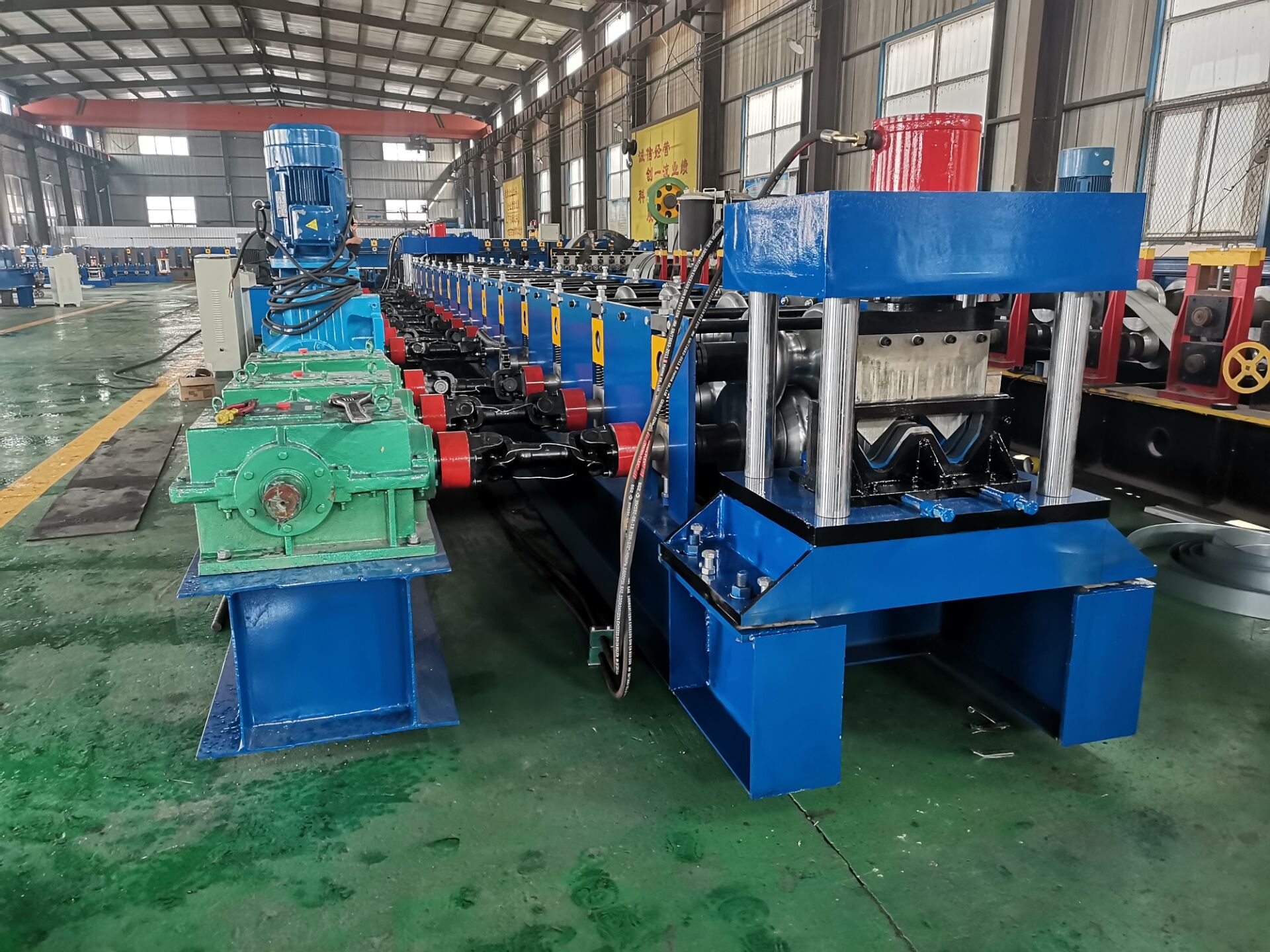 Two wave and three wave highway guardrail roll forming machine