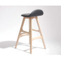 Tabouret de bar Erik Buch en bois à usage commercial