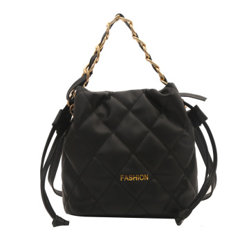 Medium Chain Shoulder Bag for Women: Stylish Hobo Handbags and Tote Purses