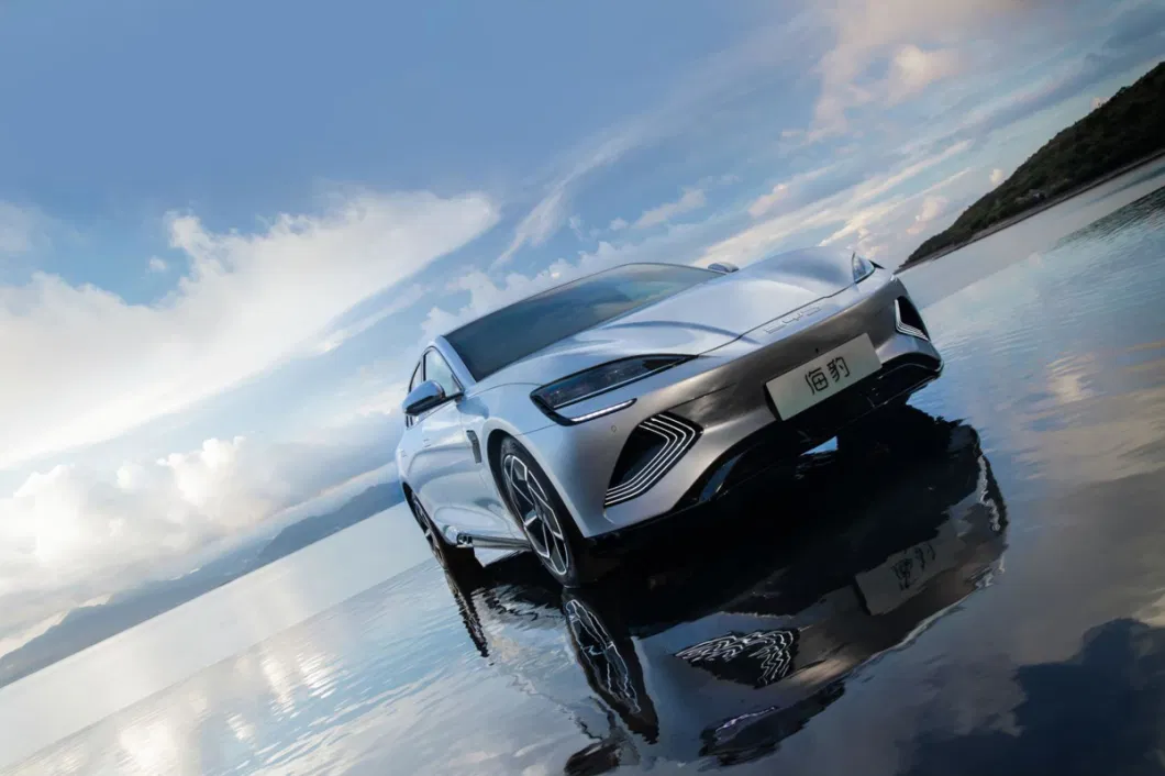 Byd Seal White Electric Car New Energy Sports Couple Max Speed 180 Km/H with Blade Battery 550-750 Km Endurance EV Car