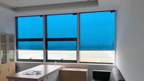 2022 Control remoto Cortinas de ventana inteligente resistente al calor del calor para la oficina