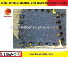 Interlocking rubber floor tile