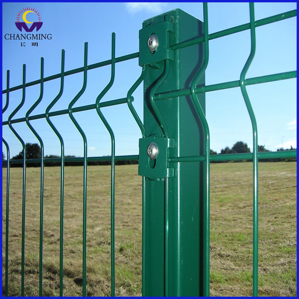 Welded wire mesh panel triangle bending fence