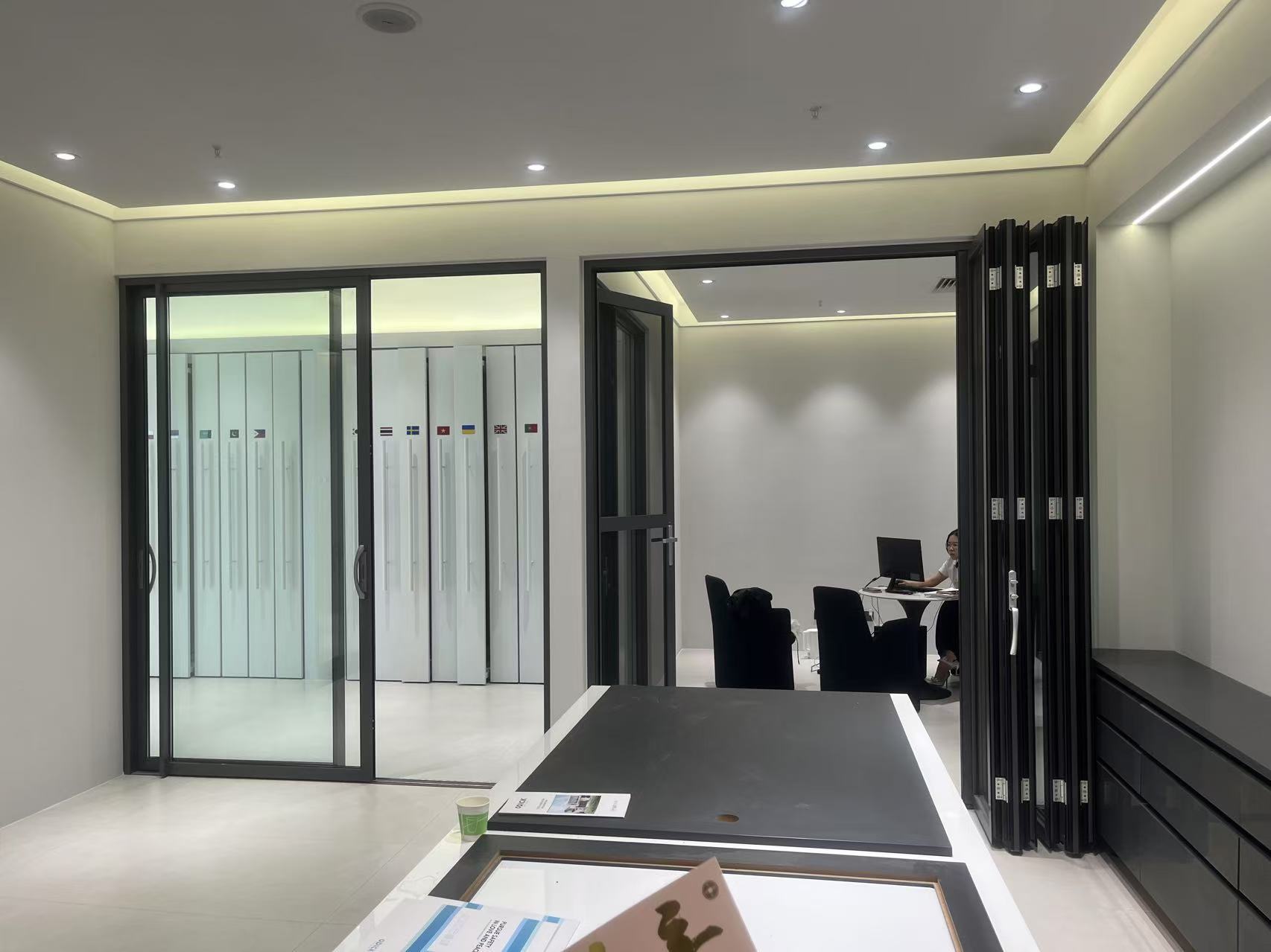 Factory Direct Store Sliding Door Sample Factory Direct Store Sliding Door Sample