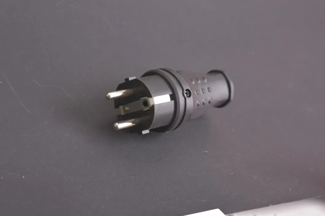 Трехфазная немецкая вилка 3п+З 3 32А 380В (резина)