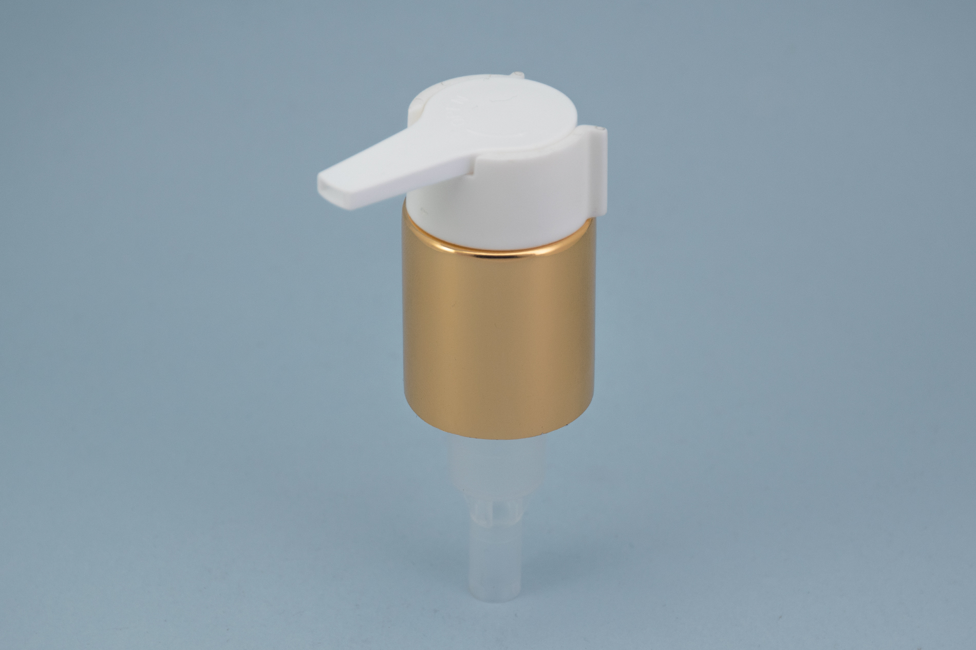 Bomba de loção dourada brilhante 24/410 com cabeça de bico longo liso branco e clipe 24/410 shiny gold lotion pump with white smooth long nozzle head and clip