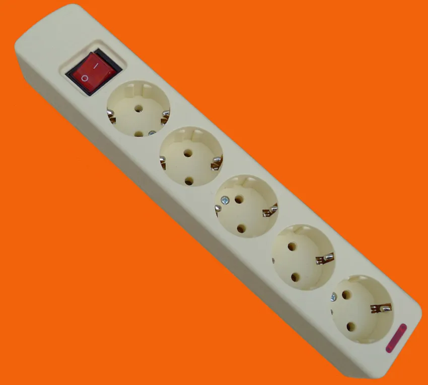 5-контактная розетка для силового кабеля 10/16А с переключателем (E5005ES)