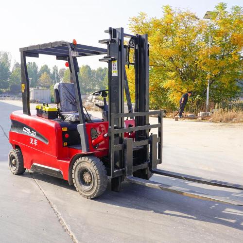 Electric Forklift with Advanced Technology Features