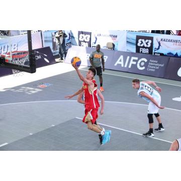 FIBA 3x3 Enlio SES entrelazando las baldosas de la cancha deportiva al aire libre 19