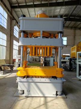 QT4-20 CONCRETE BLOCKS MAKING MACHINE