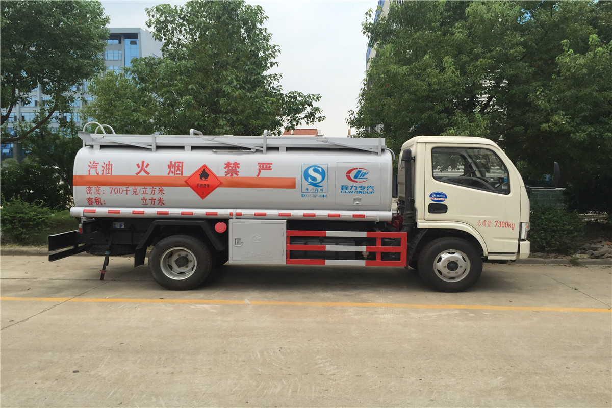 Эффективный бензовоз для доставки нефти Efficient Fuel Tank Truck for Oil Delivery