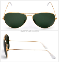 Classic Metal Sunglasses with Dark Green Lenses for Men and Women