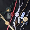 Hangtag indah dengan sring untuk berbagai merchandise