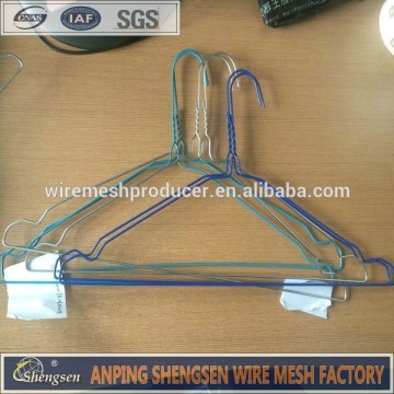 16" sprayed notched wire hanger for laundry