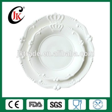 Wholesale white embossed ceramic dinner plate, fine royal new bone china dinner plate with crown design