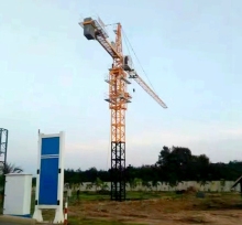 how much weight can a tower crane lift