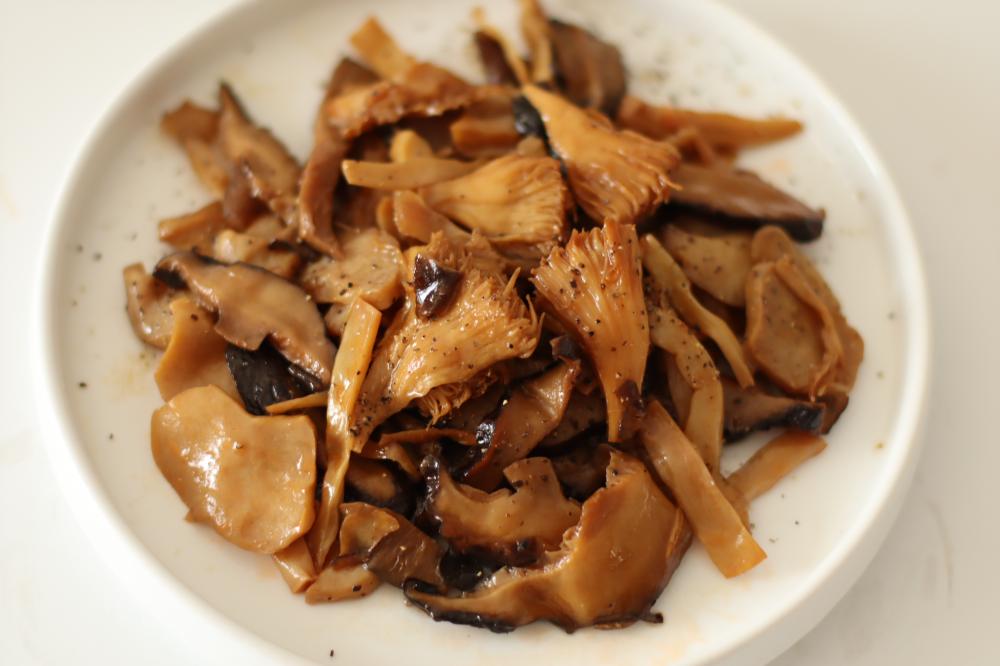 Stir Fried Mushroom With Black Pepper Sauce