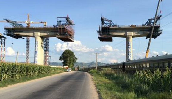 Voyageur de forme de pont en béton continu en porte-à-faux