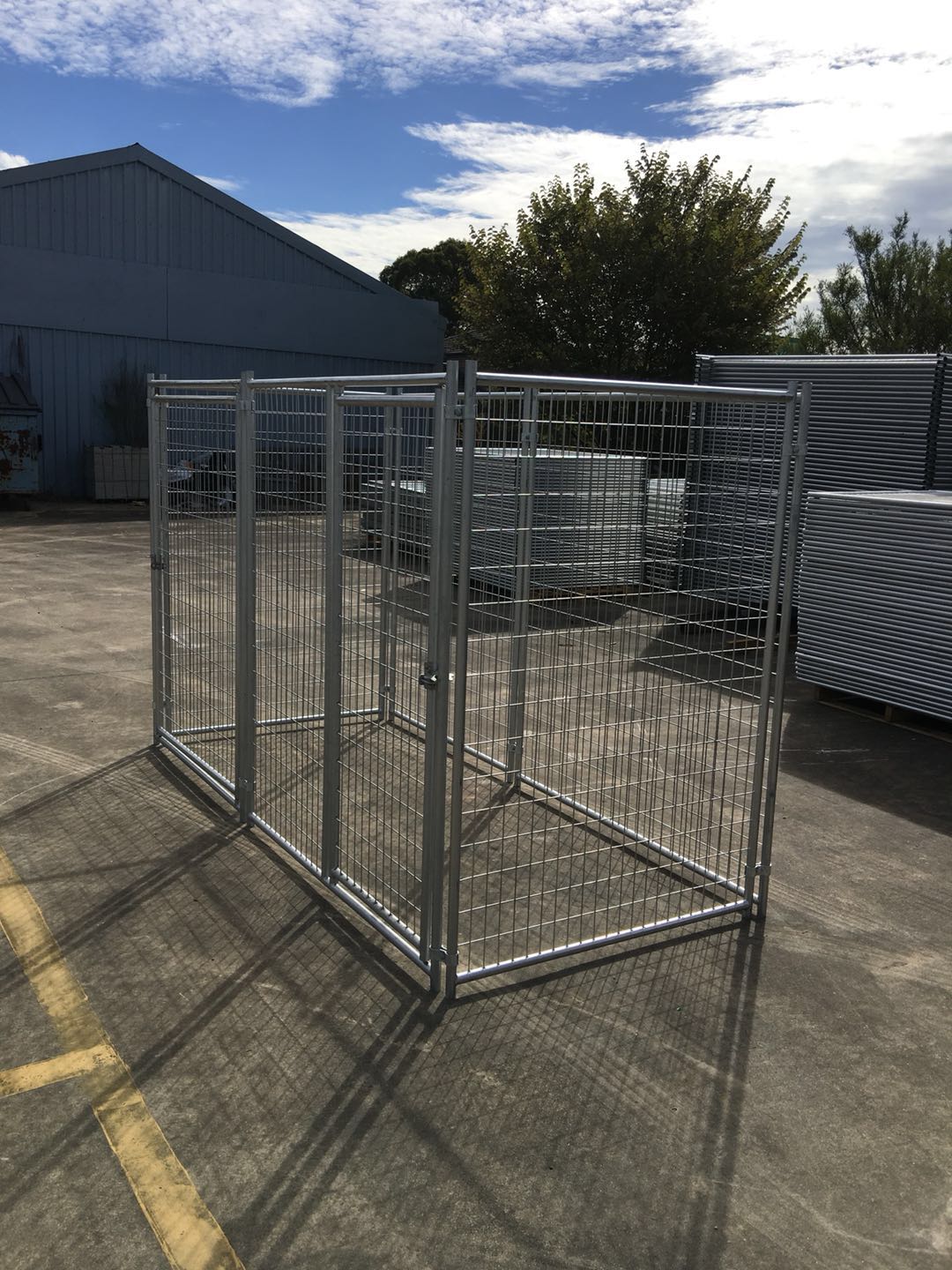 Chain link type pet dog enclosure with gate