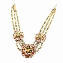 Diamond pendent necklace, flower shape